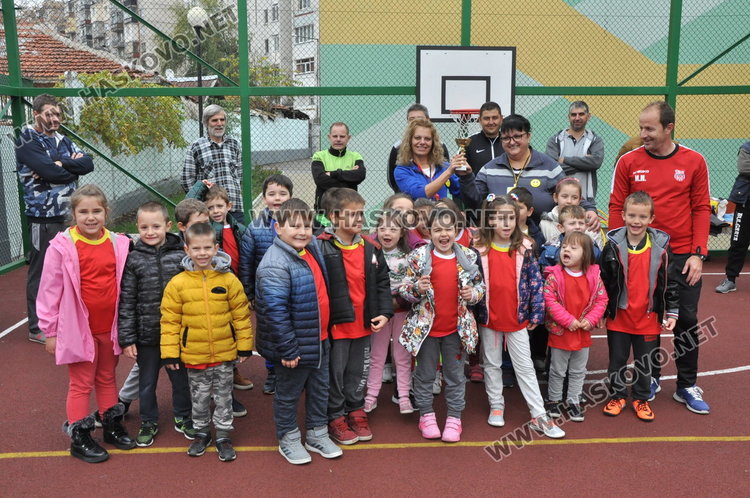 Бащи и деца от градина “Щурче“ в спортна надпревара