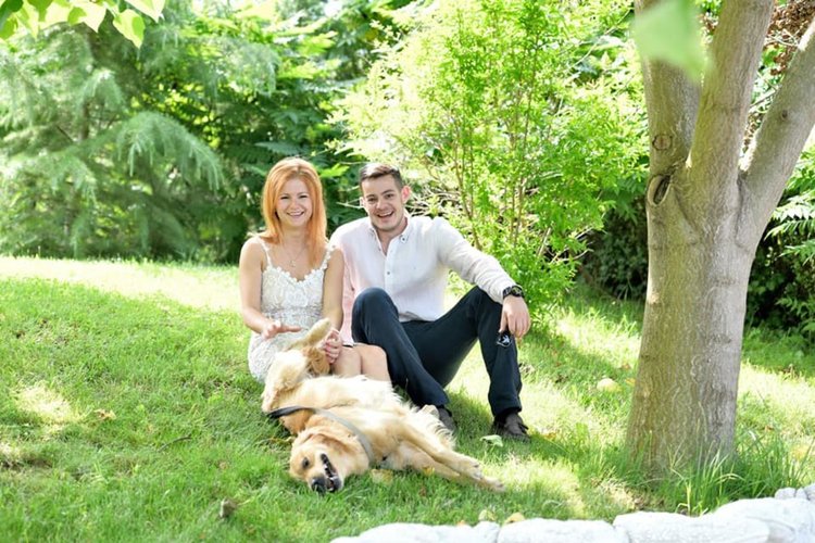 Млaдоженци събраха средства за бездомни кучета в Хасково от парите за букети