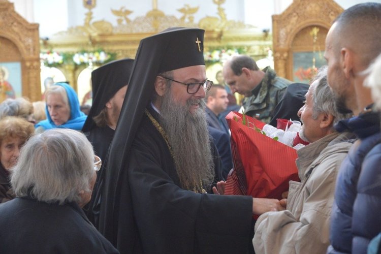 Архиерейска света литургия в Асеновград за Архангеловден (Снимки)