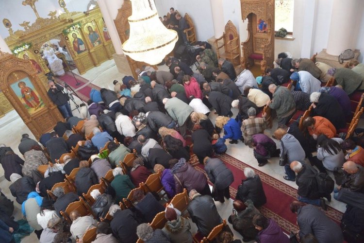 Архиерейска света литургия в Асеновград за Архангеловден (Снимки)