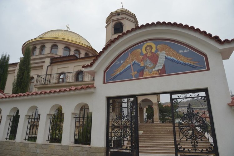 Архиерейска света литургия в Асеновград за Архангеловден (Снимки)