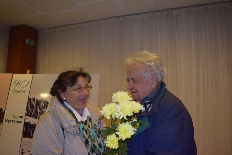 Тодор Мухтаров чукна деветдесет, почете го Кърджали и кмета