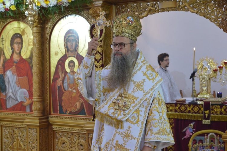 Архиерейска света литургия в Асеновград за Архангеловден (Снимки)