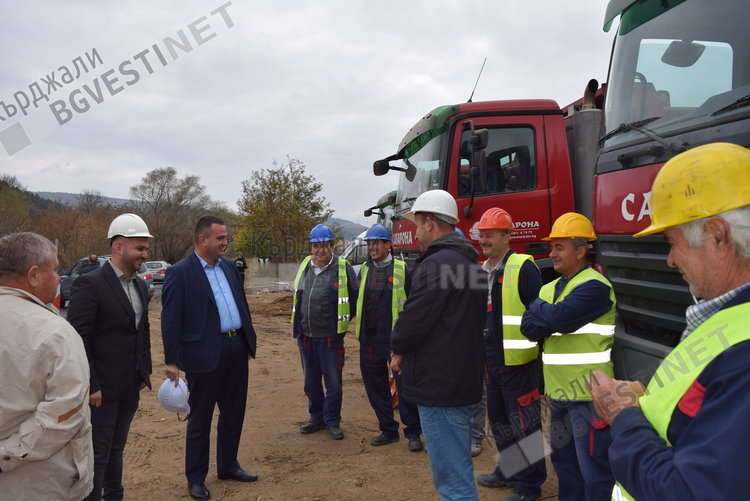Никола Чанев и Сабихан Мехмед направиха първа копка на възстановяването на дига на Крумовица