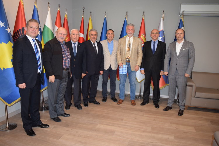 Ръководството с гостът