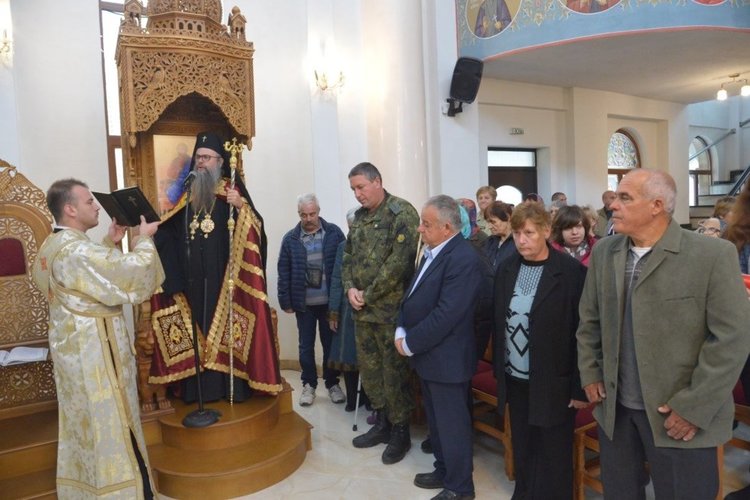 Архиерейска света литургия в Асеновград за Архангеловден (Снимки)