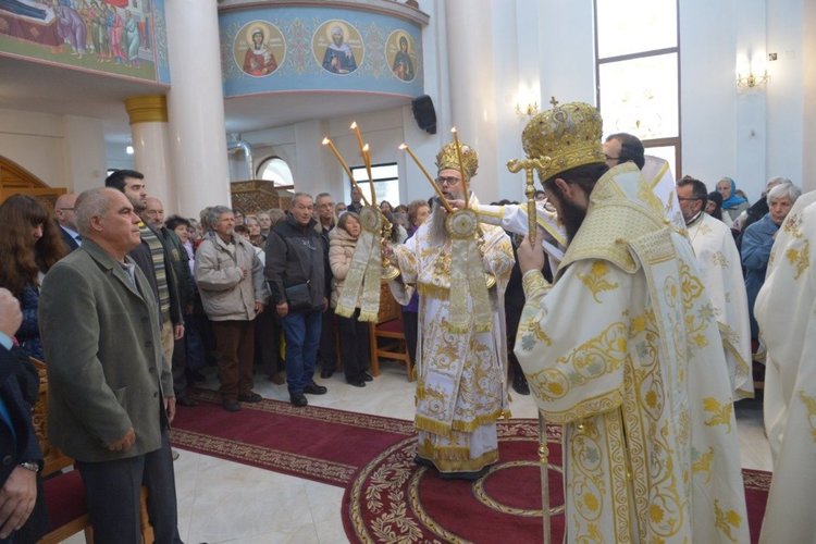 Архиерейска света литургия в Асеновград за Архангеловден (Снимки)