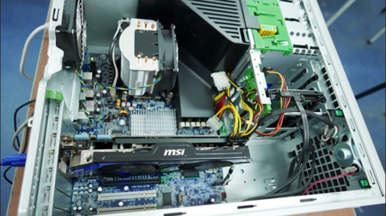 ПГЕЕ „Капитан Петко войвода“ представи 12-ядрен компютър за игри, сглобен и тестван от учениците си в часовете по практика