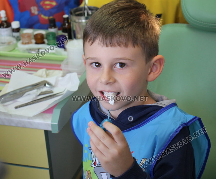 С групово посещение при зъболекар, малчугани получиха подаръци и напътствия за добра устна хигиена