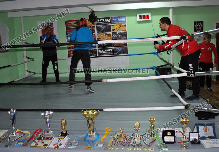 Слюдата влезе в затвора. Боксьори: Без тренера школата в Хасково запада