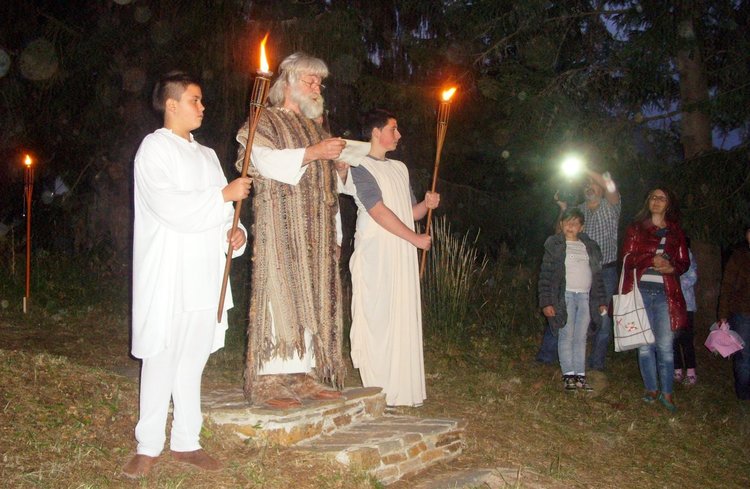 Снимката е илюстративна, архив от възстановка на легедната край Смолянските езера преди години