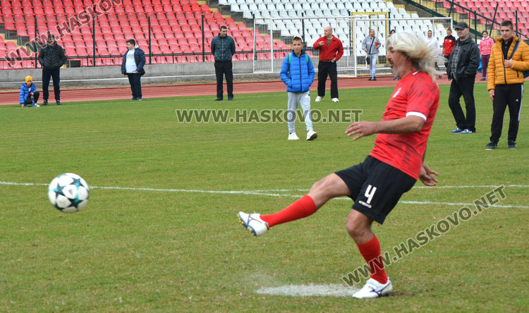 Ветераните на Хасково биха наборите от Анталия с дузпи