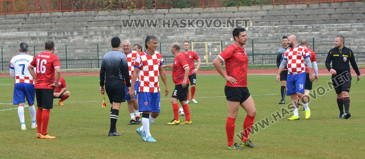 Ветераните на Хасково биха наборите от Анталия с дузпи