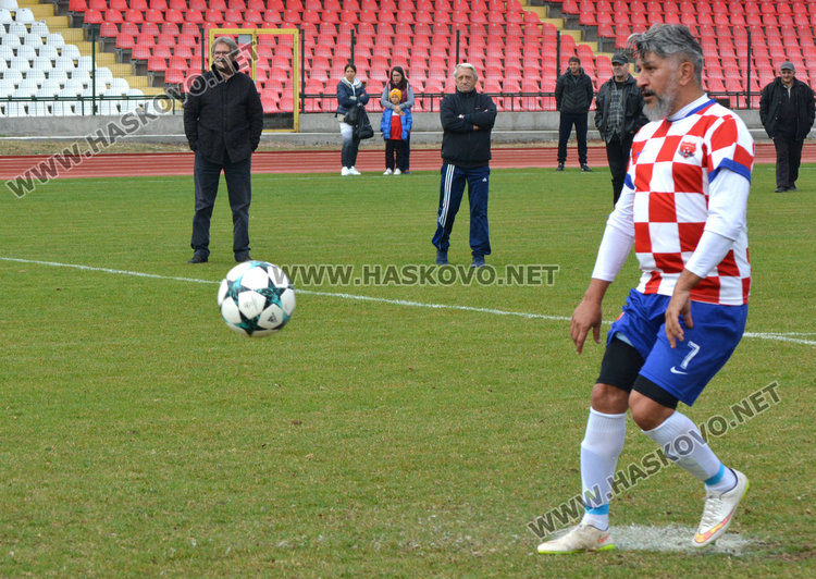 Ветераните на Хасково биха наборите от Анталия с дузпи