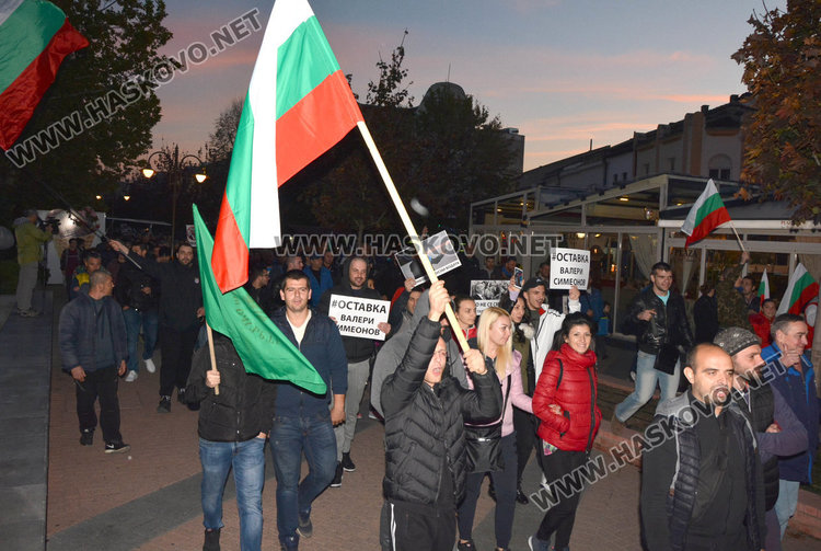 1000 блокираха ключови булеварди в Хасково в протестно шествие 