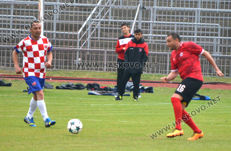 Ветераните на Хасково биха наборите от Анталия с дузпи