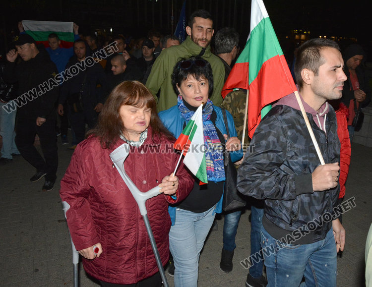 1000 блокираха ключови булеварди в Хасково в протестно шествие 