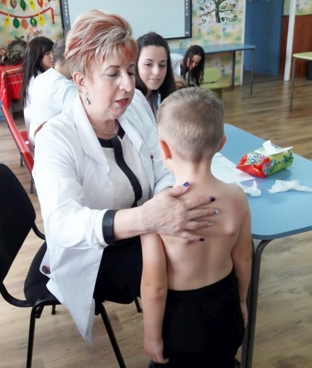 Изследваха децата на Черноочене за гръбначни изкривявания