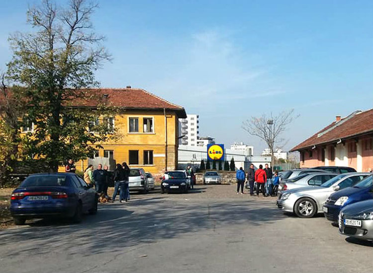 Асеновград, сборният пункт на паркинга до жп гарата в 11 ч.