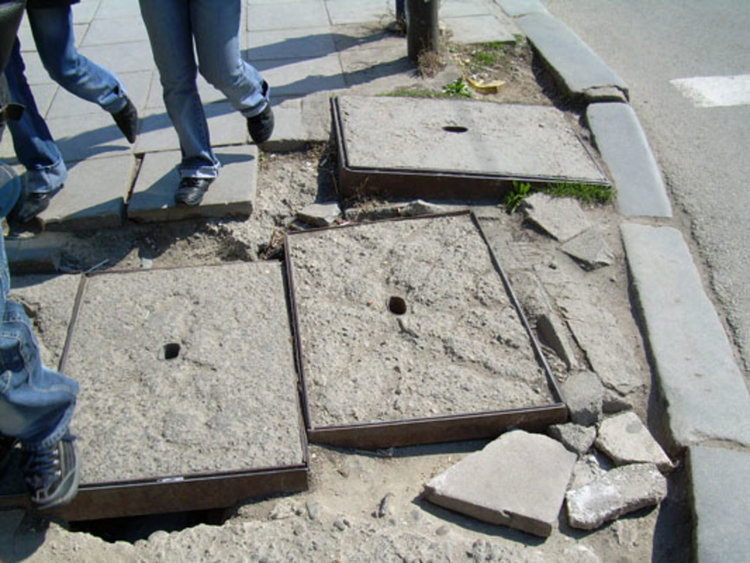 Възрастна крумовградчанка пострада от необезопасен тротоар, прокуратурата започна проверка