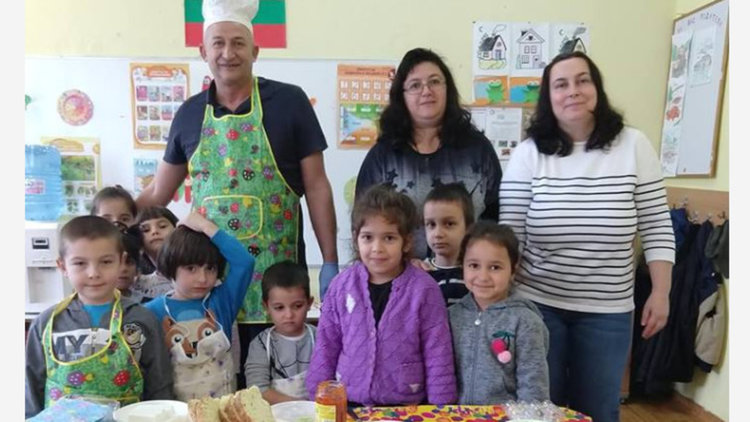 Училище "Свети Климент Охридски" отбелязва Седмицата на бащата