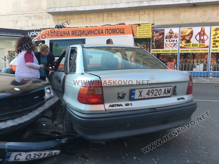 Опел и мерцедес се сблъскаха на бул. „Раковски“