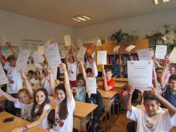 Четвъртокласници от Смолян се запалиха по производството на зеленчуци, учиха се как да се хранят здравословно