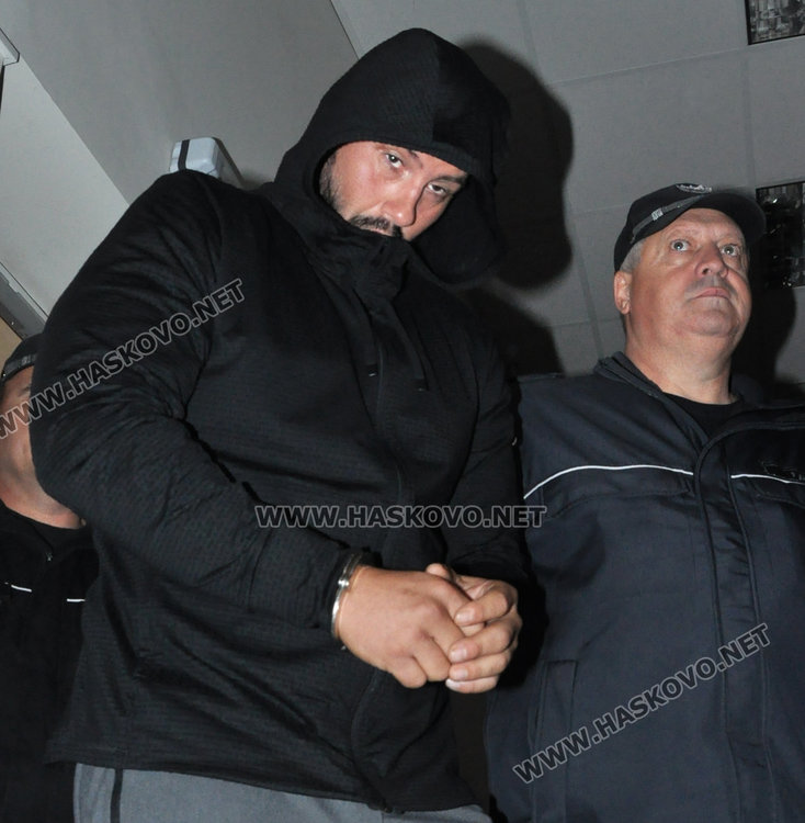 Ухапалият полицай остава зад решетките, бил с 4 присъди за хулиганство