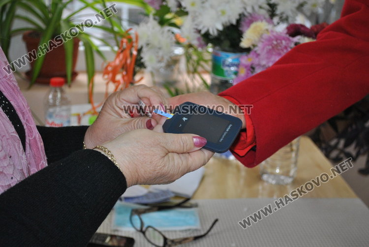 Измерват безплатно кръвната захар на 300 хасковлии за борба с диабета 