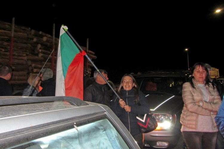 Нов ден на протести: напрежение в Перник