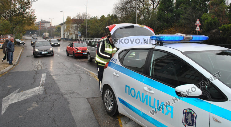 Шофьор на Ауди се заби в Хонда по Кърджалийска 