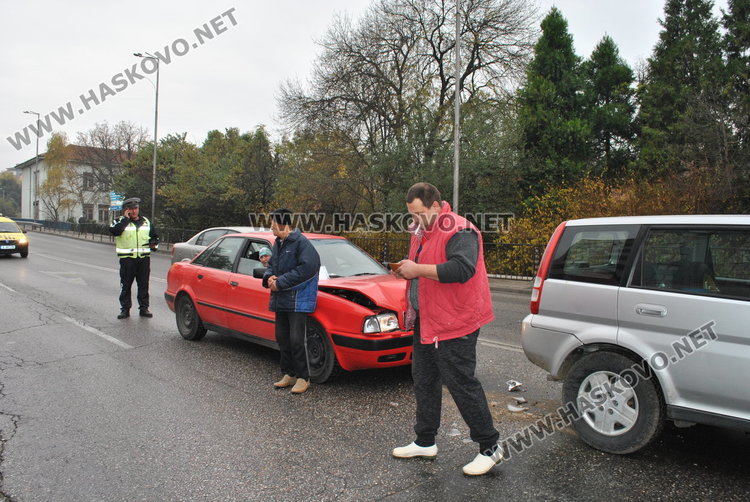 Шофьор на Ауди се заби в Хонда по Кърджалийска 