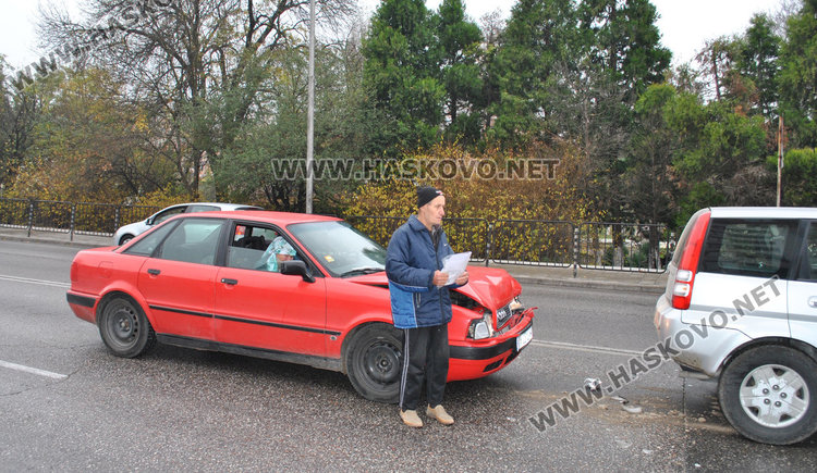Шофьор на Ауди се заби в Хонда по Кърджалийска 