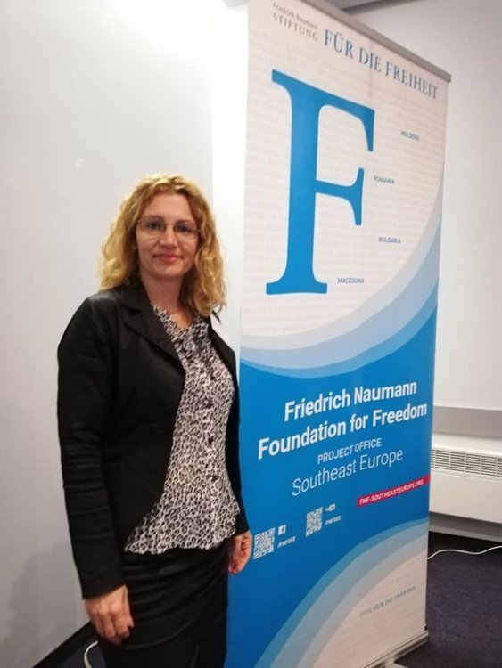 Нешка Шопова