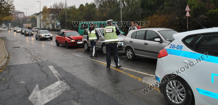 Шофьор на Ауди се заби в Хонда по Кърджалийска 