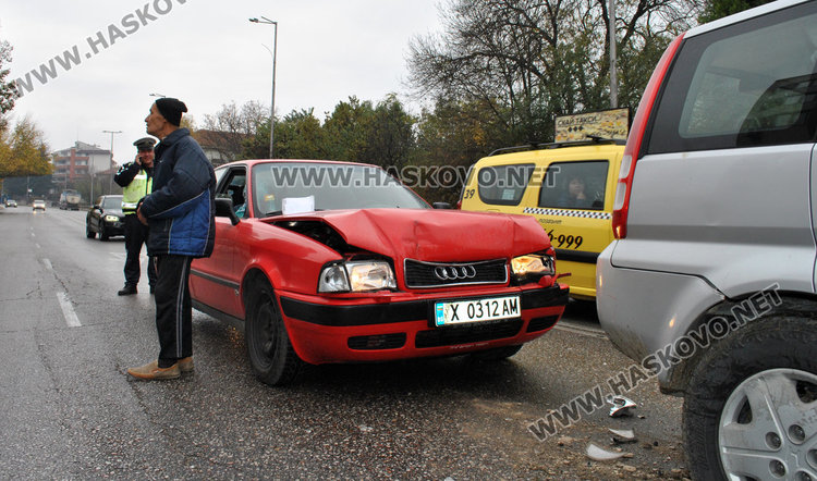 Шофьор на Ауди се заби в Хонда по Кърджалийска 