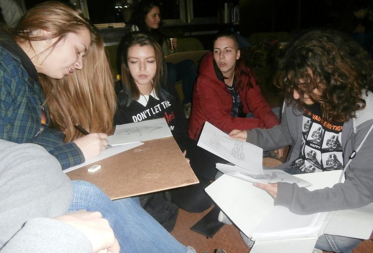 Младежи от Смолян се изявиха в Деня на доброто със стихове, рисунки и музика