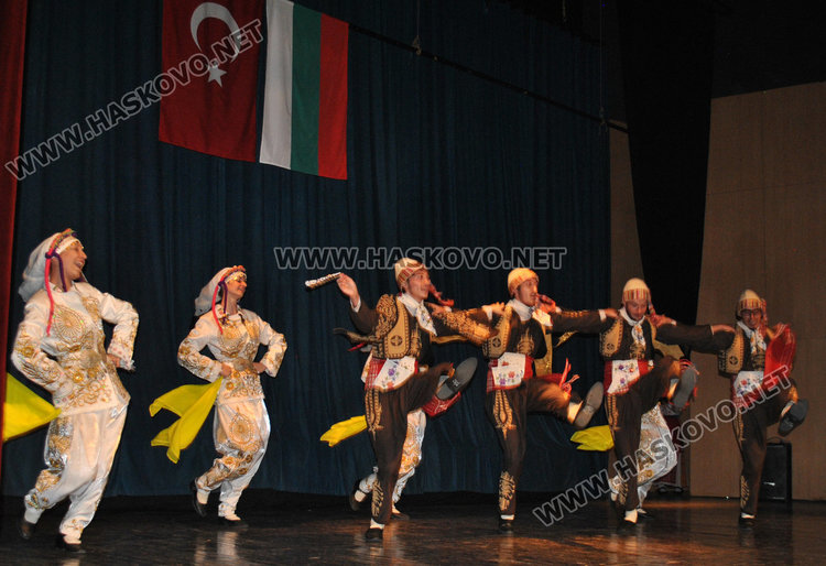 Ансамбъл „Китна Тракия“ с концерт в Тракийския университет в Одрин