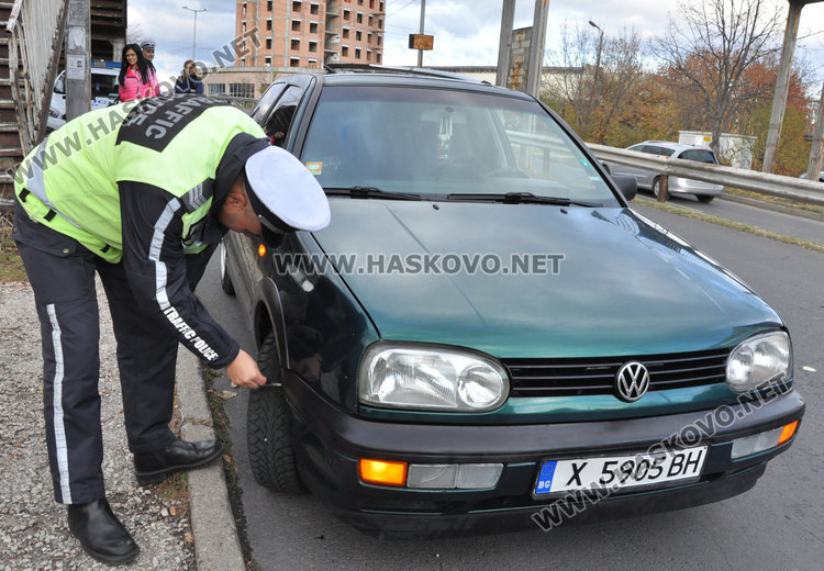 Проверяват гумите на автомобилите от днес, грайферът трябва да е поне 4 мм