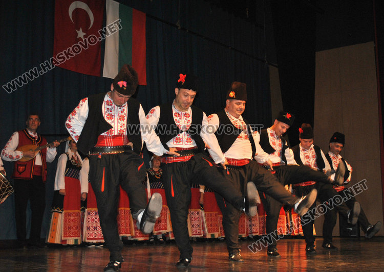 Ансамбъл „Китна Тракия“ с концерт в Тракийския университет в Одрин