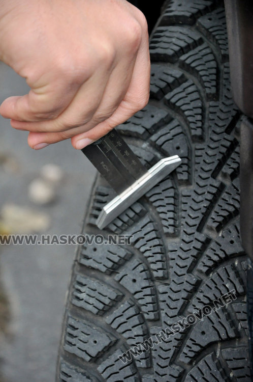 Проверяват гумите на автомобилите от днес, грайферът трябва да е поне 4 мм