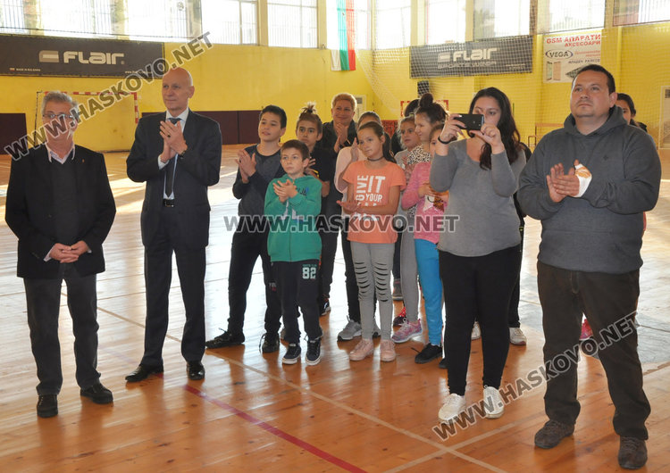 Хандбалната зала вече носи името на легендата Вълчо Даскалов