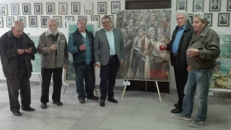 Вълчо Камбуров подреди картини, рисувани през половинвековния му творчески път