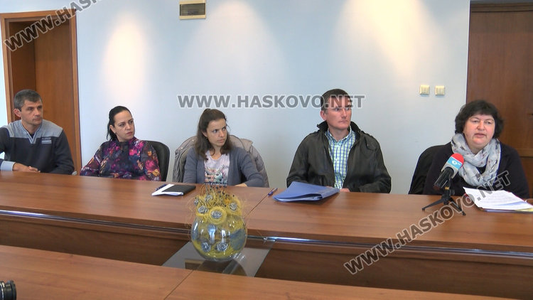 Ръководителят на проекта Росица Павлова е най-вдясно