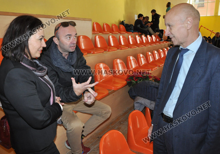 Хандбалната зала вече носи името на легендата Вълчо Даскалов