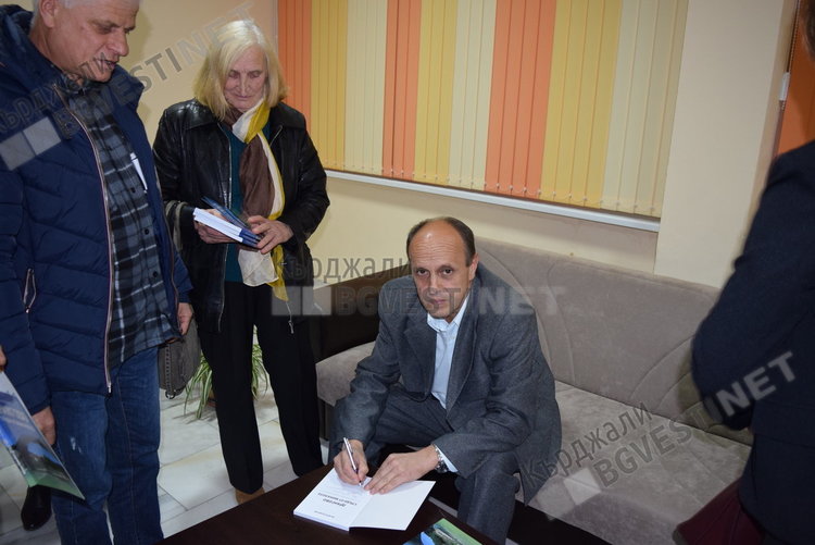 Дрангово благодари на Валери Ковачев, вече има своята писана памет