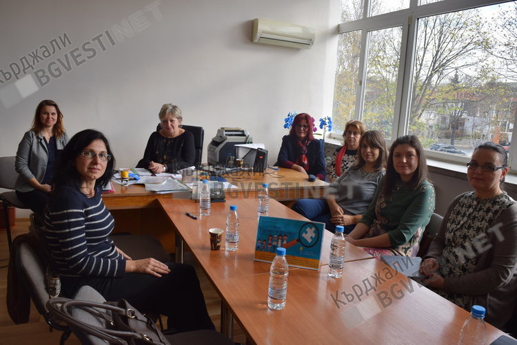 Езиковата гимназия „ В  търсене на значимите“  по   проект на ЦОИДУЕМ