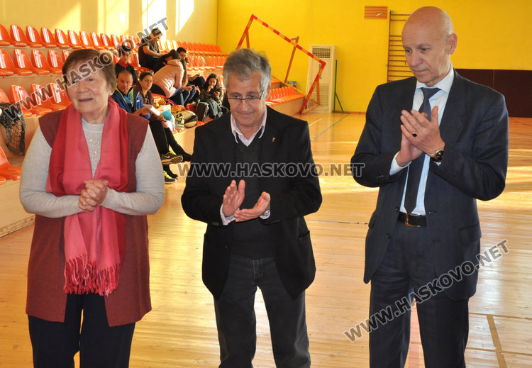 Хандбалната зала вече носи името на легендата Вълчо Даскалов