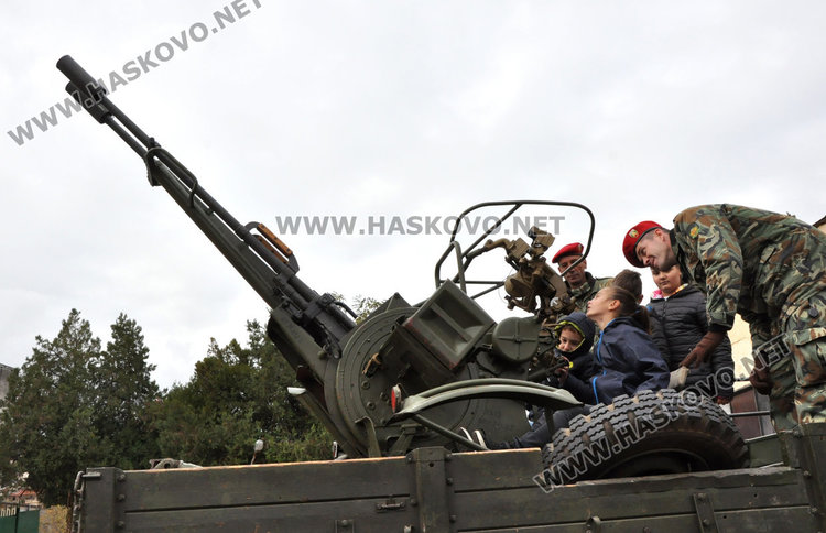 Хасковското поделение отвори врати за празника на Сухопътните войски