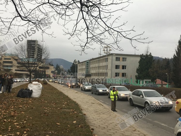 Блокираха центъра на Смолян, около 1000 души в автоколона протестираха срещу цените на горивата